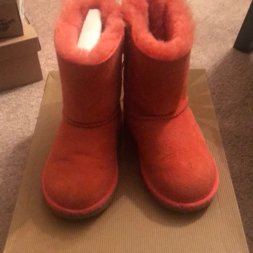 UGG